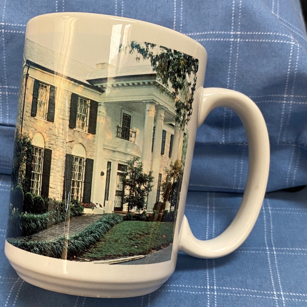 Large Ceramic Coffee Mug With Photo Of Elvis Presley’s Graceland Home. 14 oz.